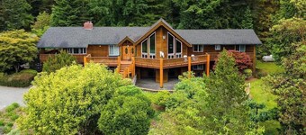10-Acre Lodge Retreat with Fire Pit + Game Yard