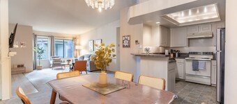 Tranquil Apt, 2 King Suites, Pet Friendly near DT Bellevue