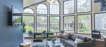 Modern luxe 2BD/2BA Apartment I Free Parking