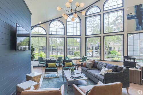 Corporate and Modern 2br suite I Pool I Parking