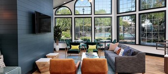 City Chic: 1BR Gem Perfect for Couple