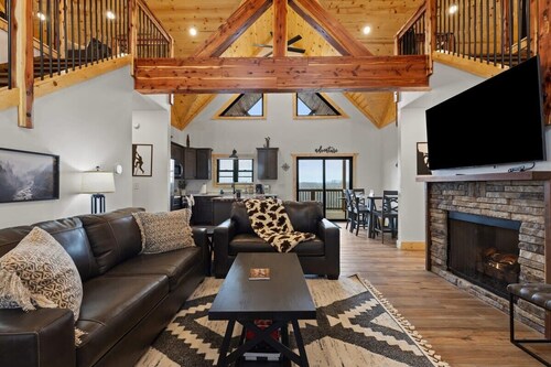 Rock Point - Million $ View, Private, Hot Tub, Lux