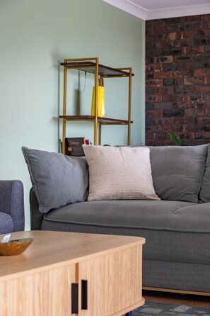 Interior - “Blue Bird” – Oceanview, Spa & Games Room (Terrigal)