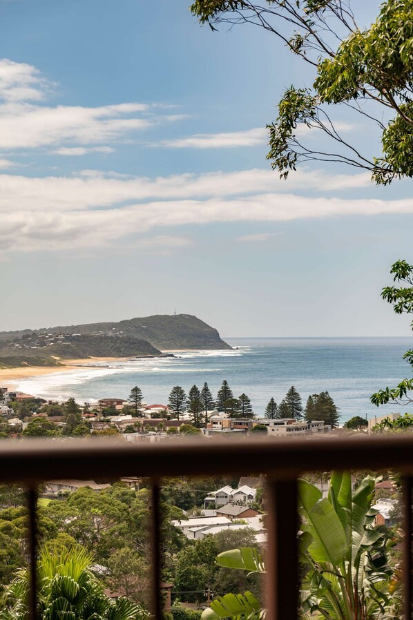 Property grounds - “Blue Bird” – Oceanview, Spa & Games Room (Terrigal)