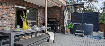 “Blue Bird” – Oceanview, Spa & Games Room