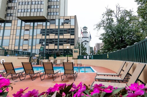 Discover spacious 1 & 2-bedroom apartments & corporate suites in a desirable location