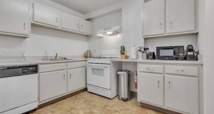 Professional 2br apartment I Near Hospitals