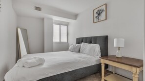 Bureau, Wi-Fi gratuit, draps fournis