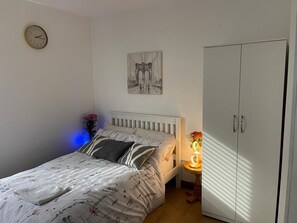 Studio | Iron/ironing board, free WiFi, bed sheets - Luxury Studio Flat in London (London)