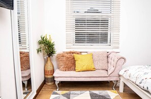 Studio | Iron/ironing board, free WiFi, bed sheets - Luxury Studio Flat in London (London)