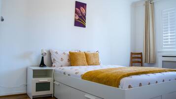 Apartment | 2 bedrooms, iron/ironing board, free WiFi, bed sheets