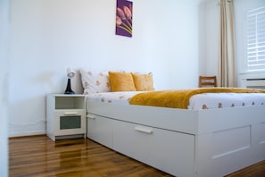 Apartment | 2 bedrooms, iron/ironing board, free WiFi, bed sheets - Charming 2-bed Fully Furnished Apartment in London (Erith)