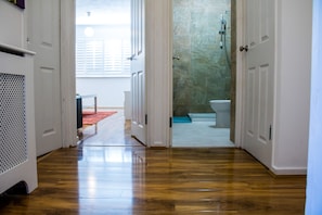 Apartment | Bathroom | Shower, hair dryer, towels - Charming 2-bed Fully Furnished Apartment in London (Erith)