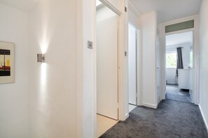 Interior - Wandsworth Retreat: Spacious Quiet 2BR 2Bth Duplex + View + Nr Trains To Center! (London)