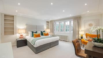 4 camere, una scrivania, ferro/asse da stiro, culla da viaggio