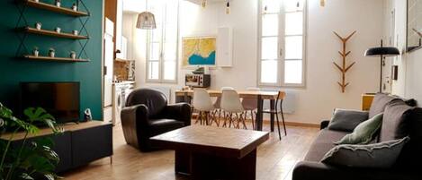 Smart-TV, DVD-Player, Bücher