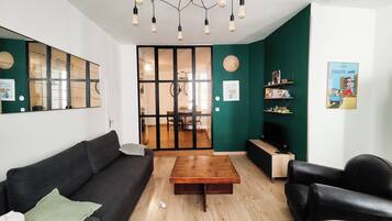 Smart TV, DVD player, books