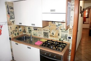 冷蔵庫、オーブン、コンロ、コーヒー / ティーメーカー