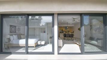 2 bedrooms, desk, iron/ironing board, WiFi