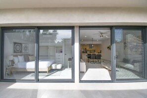 2 bedrooms, desk, iron/ironing board, WiFi - 2BR Gem: City & Beach (Cabo San Lucas)