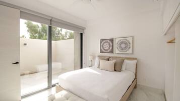 2 bedrooms, desk, iron/ironing board, WiFi