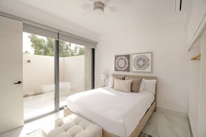 2 slaapkamers, een bureau, een strijkplank/strijkijzer, wifi