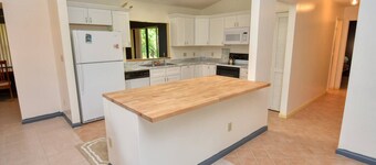 Charming 3-bedroom house in pleasant Port St. Lucie with WiFi, AC