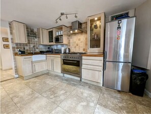 Micro-ondas, mesas de jantar