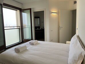 2 quartos, berço de viagem, Wi-Fi de cortesia, roupa de cama