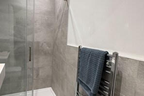 Apartment | Bathroom | Combined shower/tub, deep soaking tub, hair dryer, towels