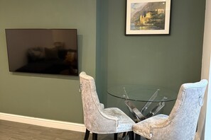 Apartment | Interior - Charming 1-bed Apartment by the sea (Brighton)