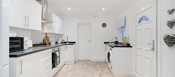 Newly refurbished, Near the coast, Sleeps 5