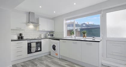 Modern Apartment, Near Blyth Coast, Sleeps 5