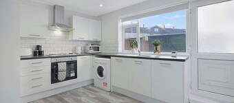 Modern Apartment, Near Blyth Coast, Sleeps 5