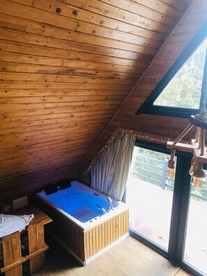 Luxury Bungalow | 1 bedroom, laptop workspace, bed sheets