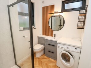 Shower - Creek Lodge (Ryde)