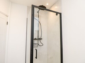 Shower - Creek Lodge (Ryde)