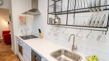 Dishwasher, cookware/dishes/utensils