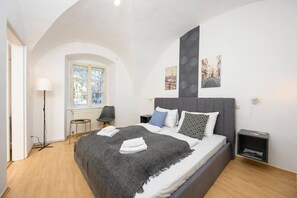 1 多间卧室、办公桌、免费 WiFi、床单