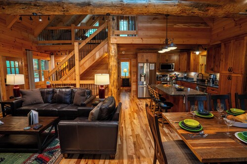 Honey Goat Hill, Sleeps 10, Centrally Located with Wooded Views