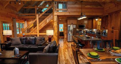 Honey Goat Hill, Sleeps 10, Centrally Located with Wooded Views