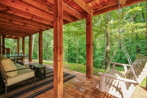 Terrace/patio - Honey Goat Hill, Sleeps 10, Centrally Located with Wooded Views (Logan)