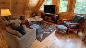Unclassified image, 4 of 46, button - Honey Goat Hill, Sleeps 10, Centrally Located with Wooded Views (Logan)