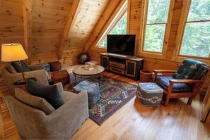 Unclassified image, 4 of 46, button - Honey Goat Hill, Sleeps 10, Centrally Located with Wooded Views (Logan)