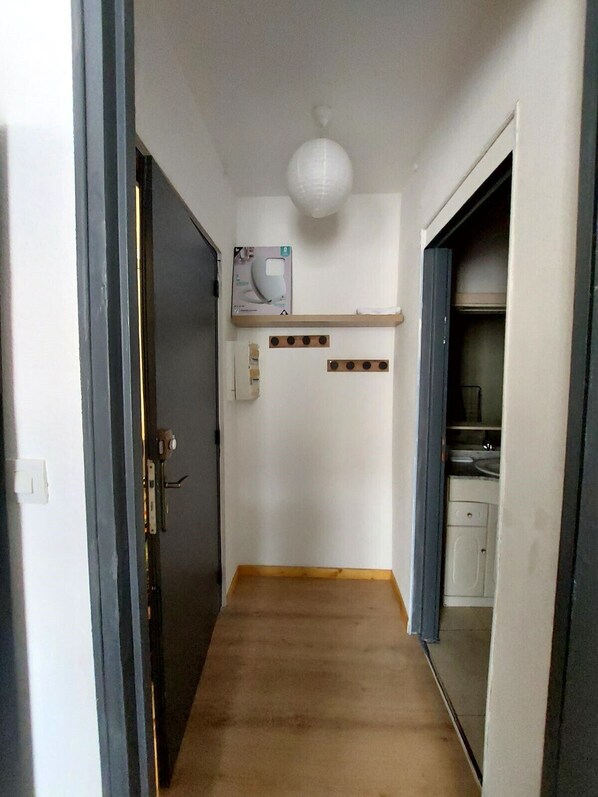 Interior - T2 apartment with balcony near downtown NARBONNE (Narbonne)