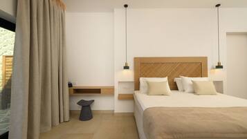 Elite Studio Suite | Egyptian cotton sheets, premium bedding, pillow-top beds, in-room safe