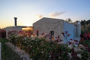 Deluxe Villa, 2 Bedrooms, Private Pool | Garden view