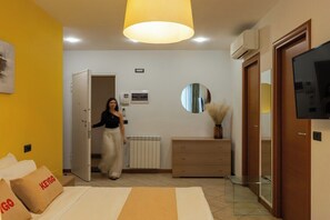 1 bedroom, iron/ironing board, WiFi, bed sheets - Modern Studio/Near Republic Square (Yerevan)