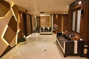 Deluxe Room | Living area | TV - HOTEL ROYAL COTTAGE (Kanpur)