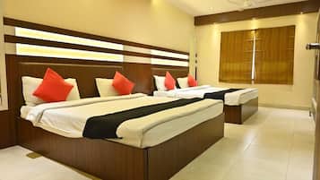 Quarto casal luxo, várias camas | Wi-Fi de cortesia